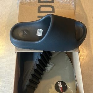 NIB Yeezy slides by Adidas size 8 mens